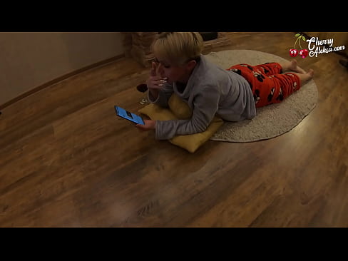 ❤️ Galna blondinen suger en enorm kuk och studsar på den - Analsex ❤️❌ Fuckingvideo at us ❌️