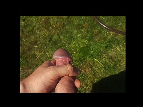 ❤️ Heta heta tjejen får sin rosa fitta knullad och kommer med en spruta i en sommarträdgård ❤️❌ Fuckingvideo at us ❌️