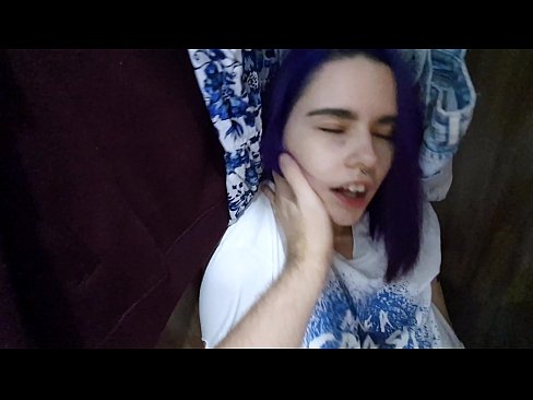 ❤️ Hittade min syster i garderoben och hjälpte henne att komma ❤️❌ Fuckingvideo at us ❌️